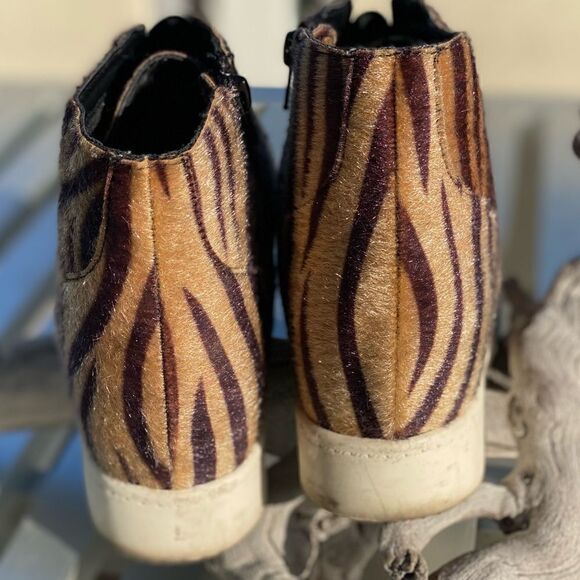 Soda Womens Leopard Zebra Pattern Zipper Wedge Sneakers Size 7.5. EUC! - Picture 5 of 8